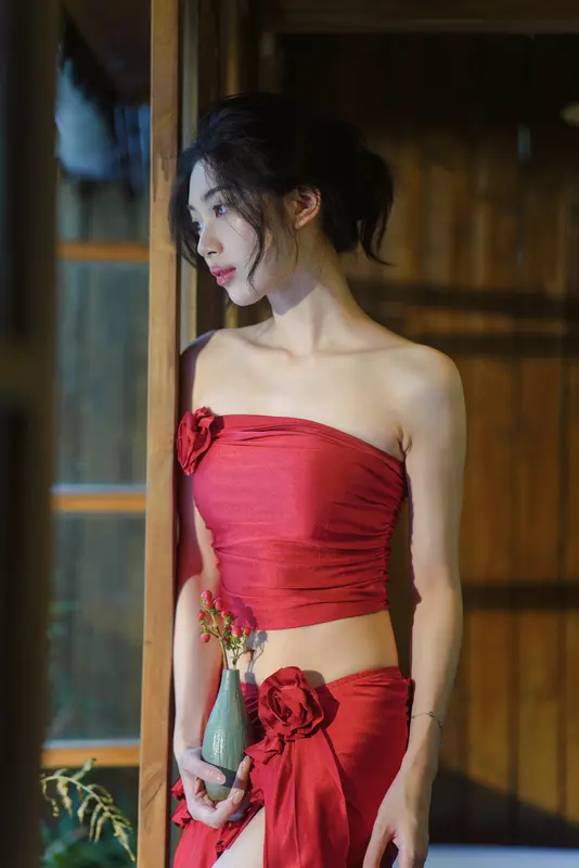 [YITUYU艺图语]2025.02.01 木屋暮春 Liya - 艺图语